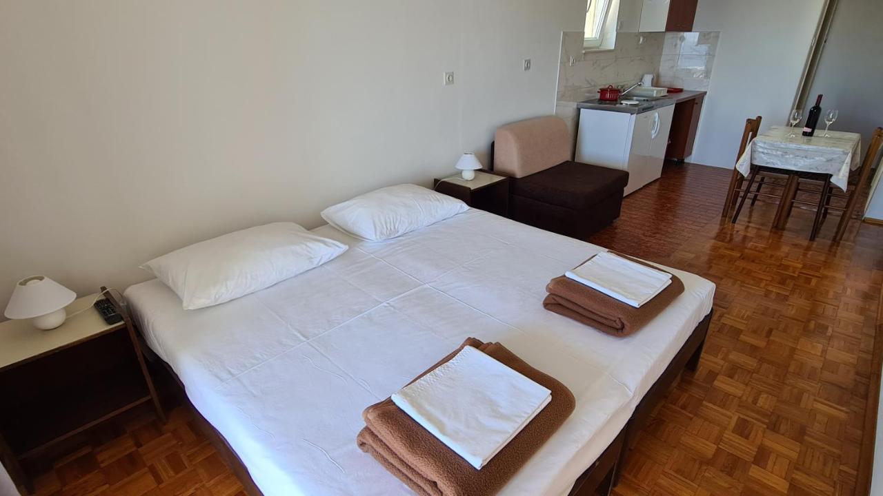 Apartments Kust Млини Стая снимка